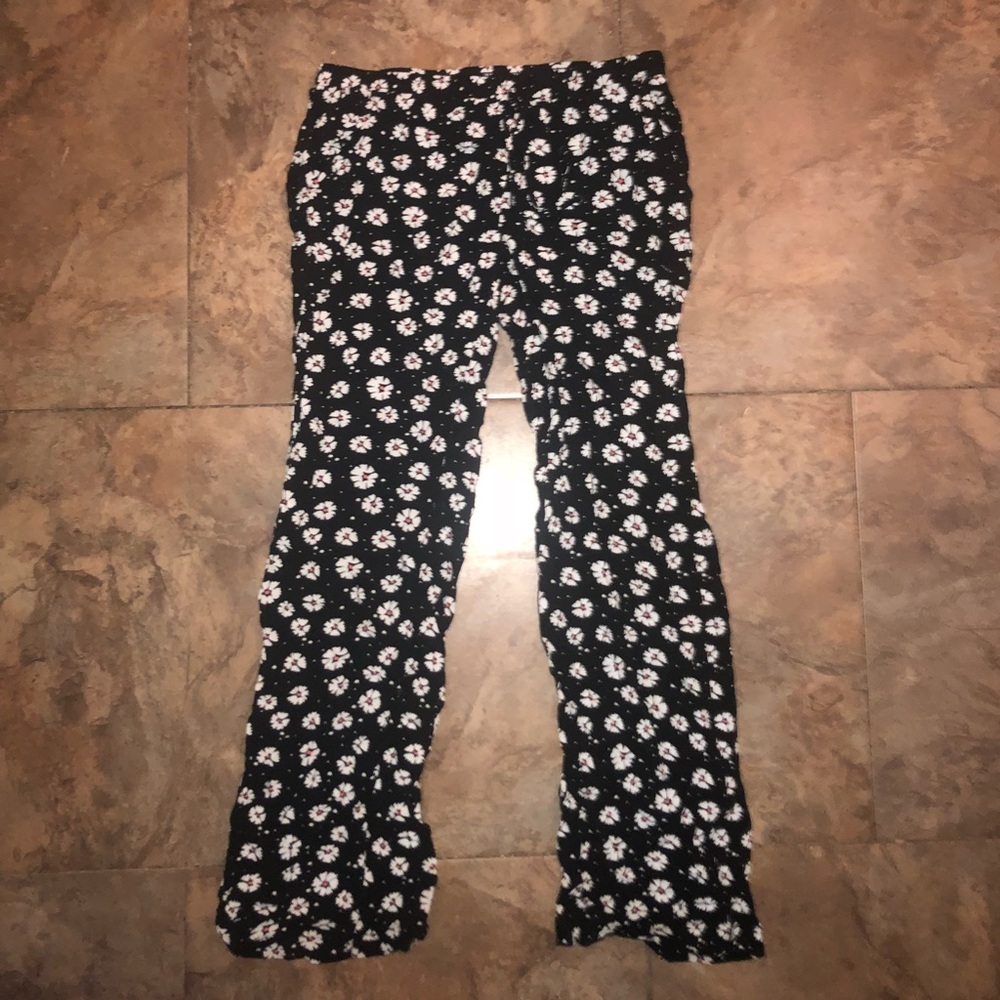 Women’s Very Soft Daisy Pants Medium 7 - 9